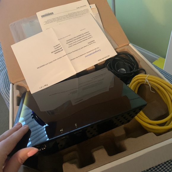 Netgear R6300 Smart Wifi Router & Range Extender - Picture 3 of 14